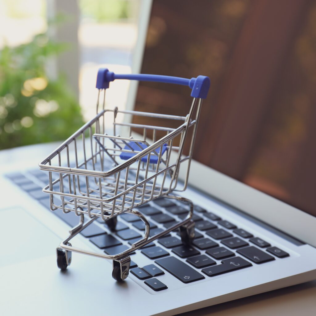 Shoppingvagn på laptop shopify
