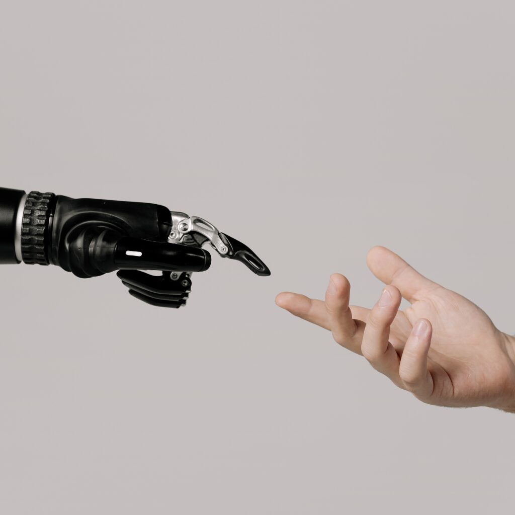 Robothand möter människohand